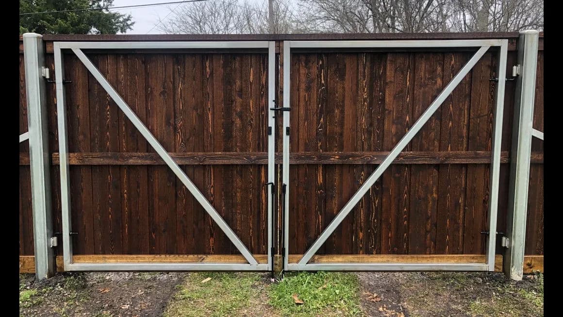 Gallery photos for Revitalize Your Fence with Stunning Staining: Image #12