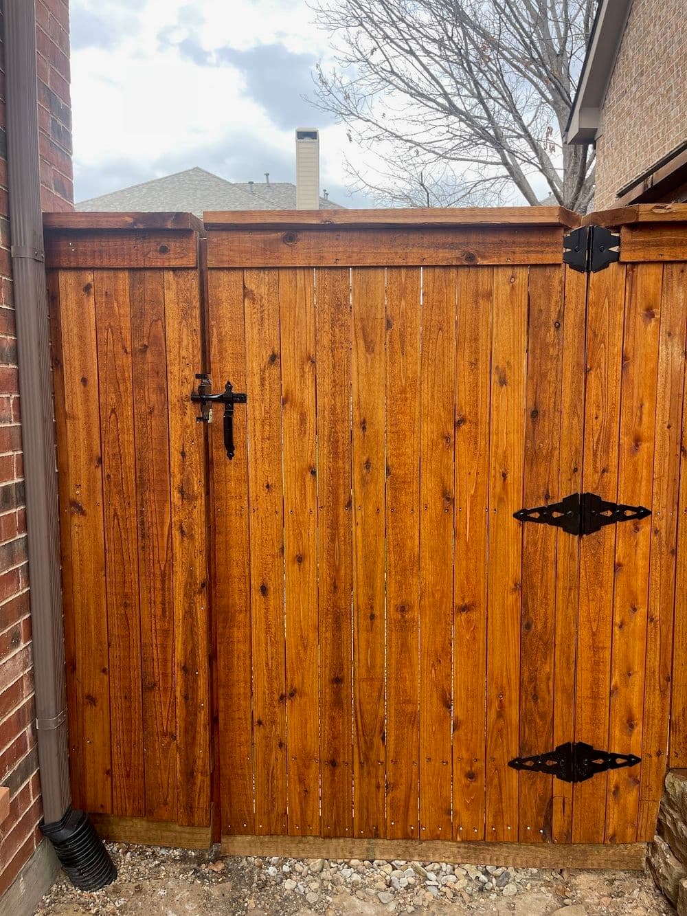 Gallery photos for Revitalize Your Fence with Stunning Staining: Image #30