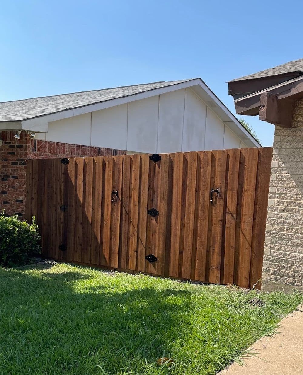 Gallery photos for Revitalize Your Fence with Stunning Staining: Image #35