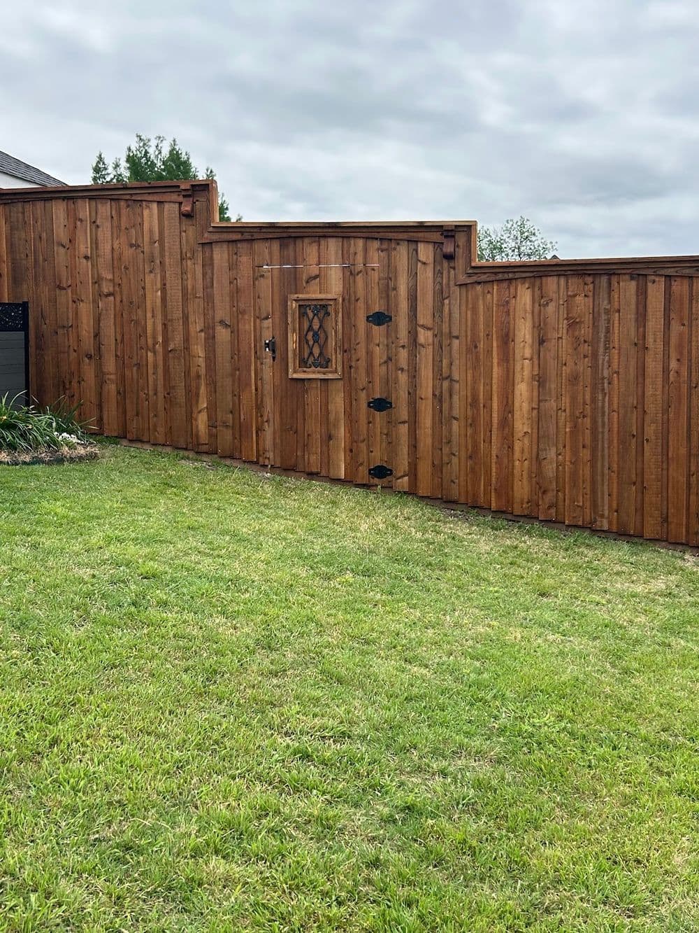 Gallery photos for Revitalize Your Fence with Stunning Staining: Image #47