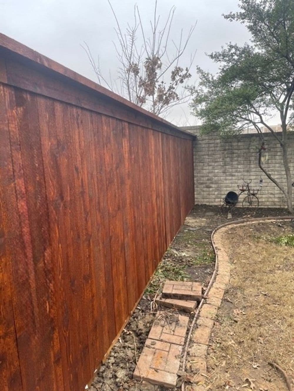 Gallery photos for Revitalize Your Fence with Stunning Staining: Image #57