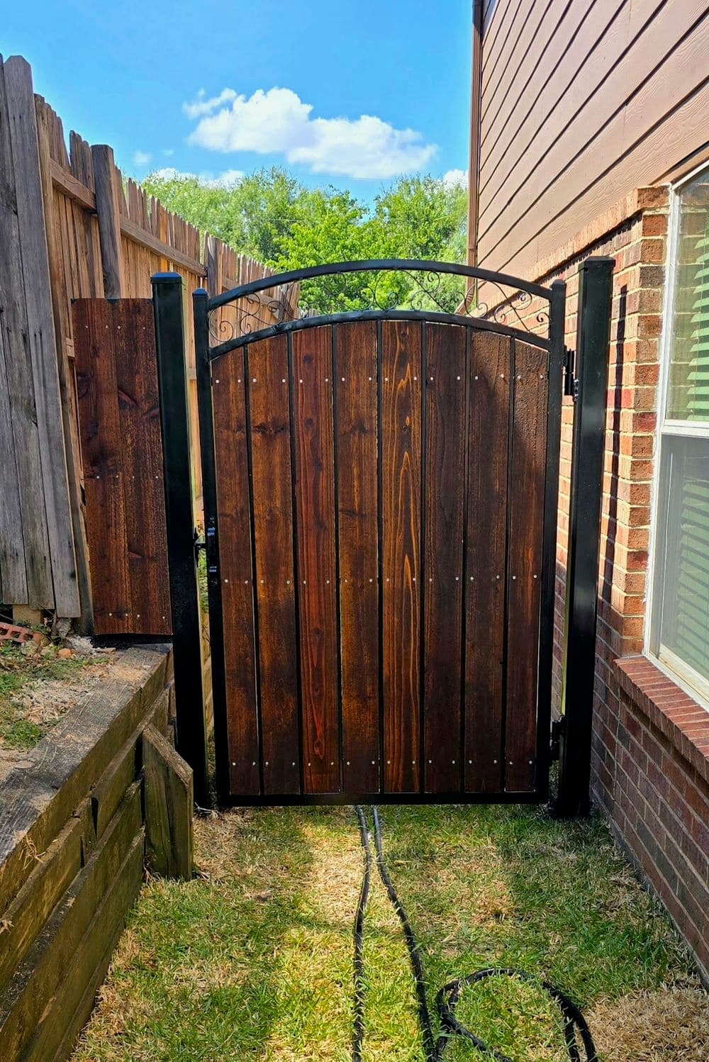 Gallery photos for Revitalize Your Fence with Stunning Staining: Image #64