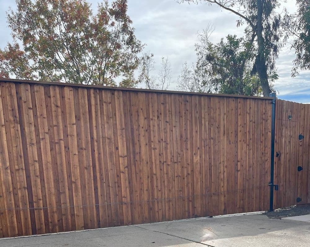 Gallery photos for Revitalize Your Fence with Stunning Staining: Image #68