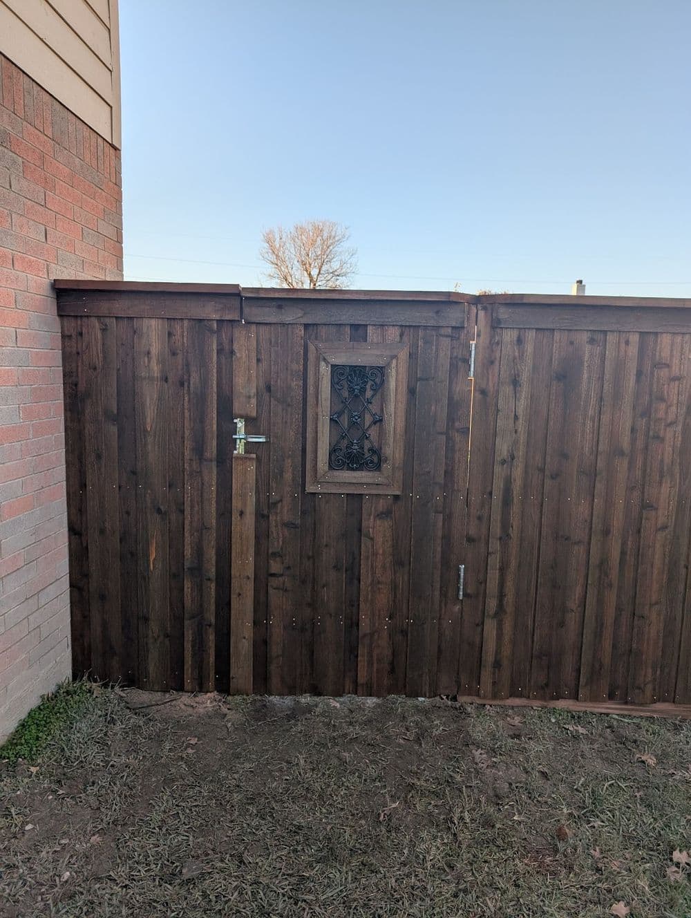 Gallery photos for Revitalize Your Fence with Stunning Staining: Image #70