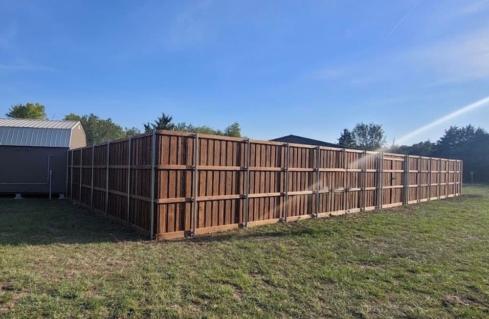 Gallery photos for Revitalize Your Fence with Stunning Staining: Image #31