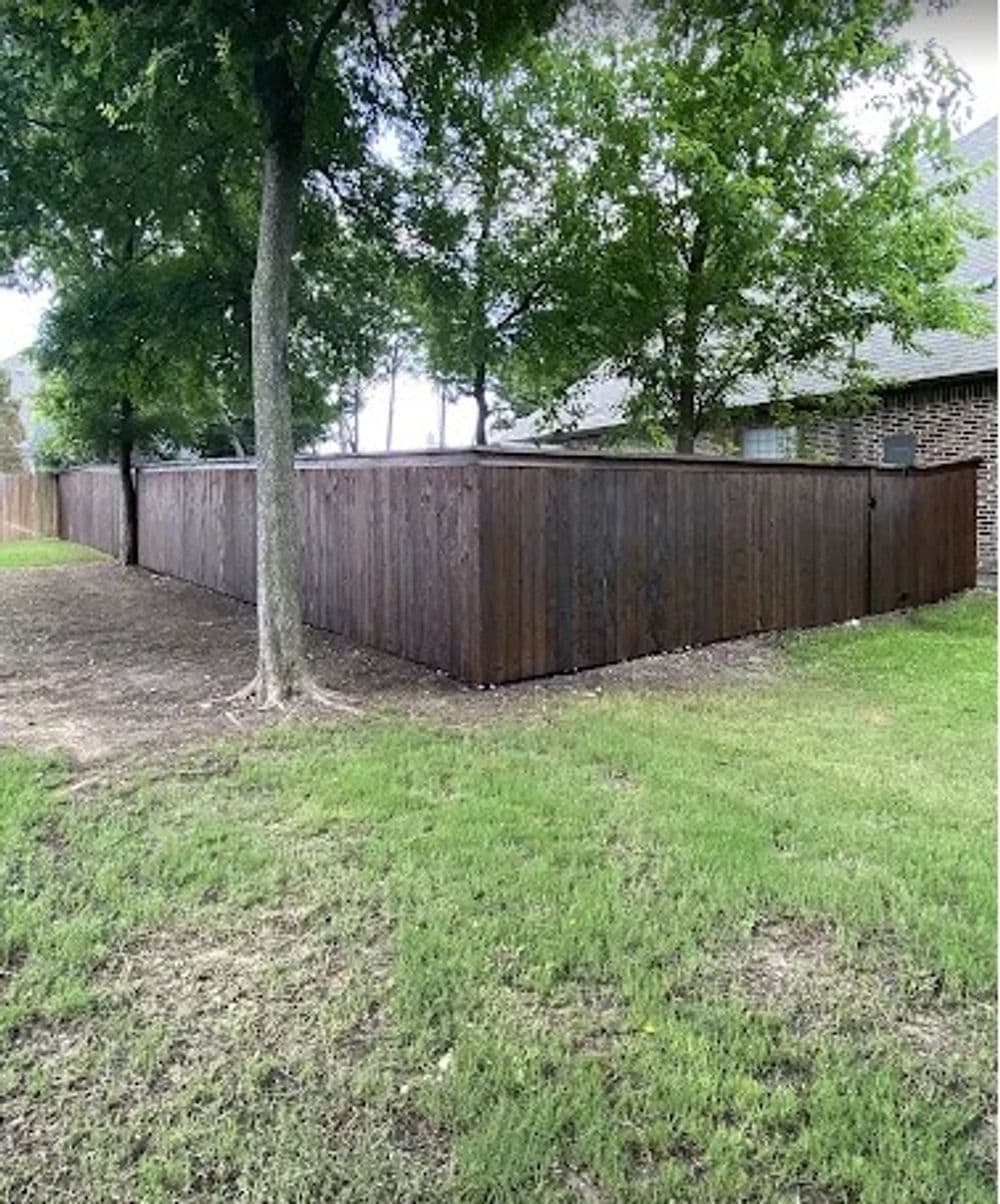 Gallery photos for Revitalize Your Fence with Stunning Staining: Image #87