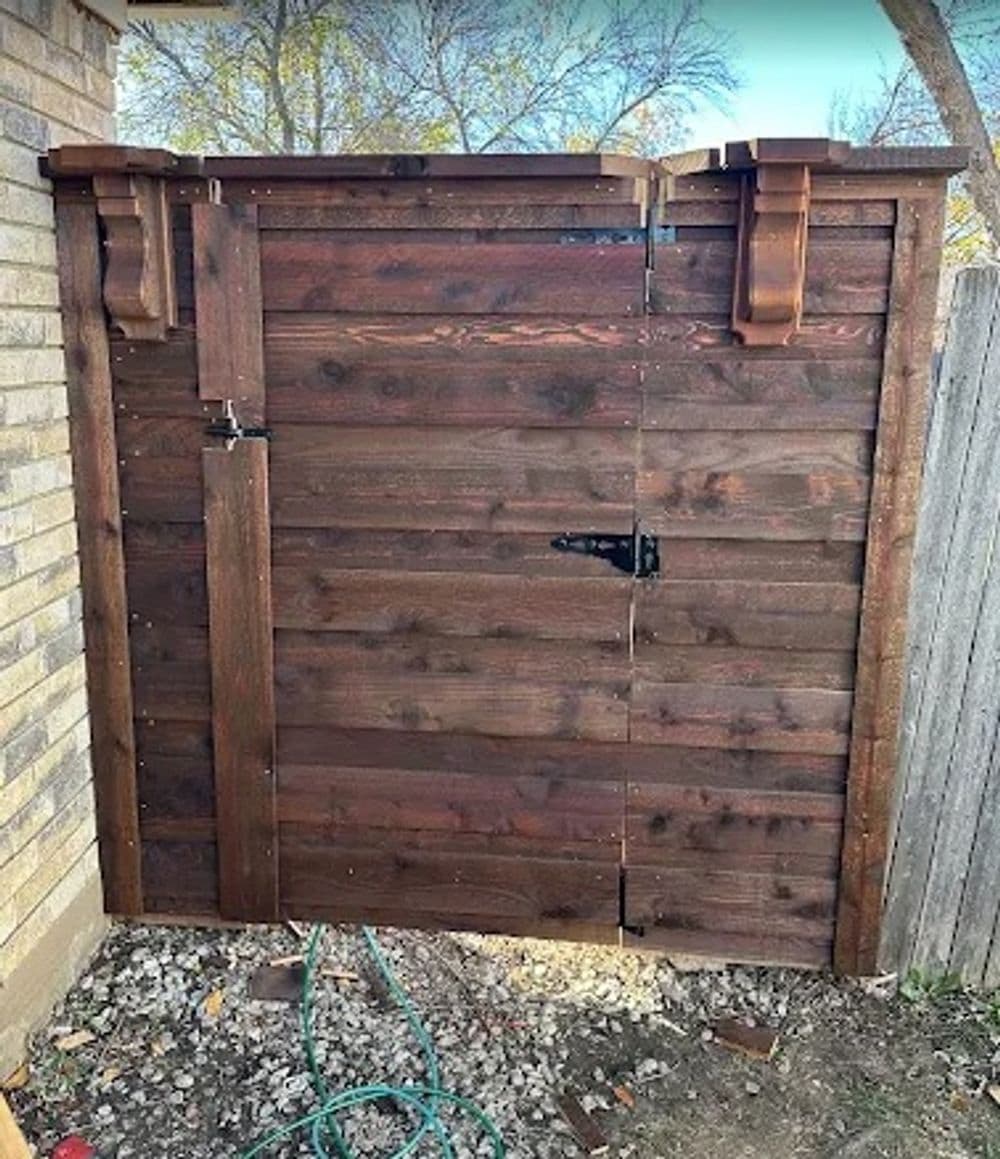 Gallery photos for Revitalize Your Fence with Stunning Staining: Image #90