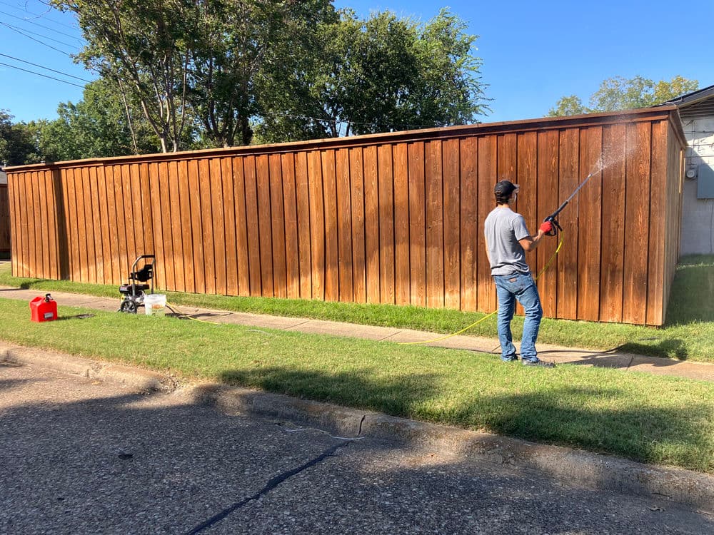 Gallery photos for Revitalize Your Fence with Stunning Staining: Image #96