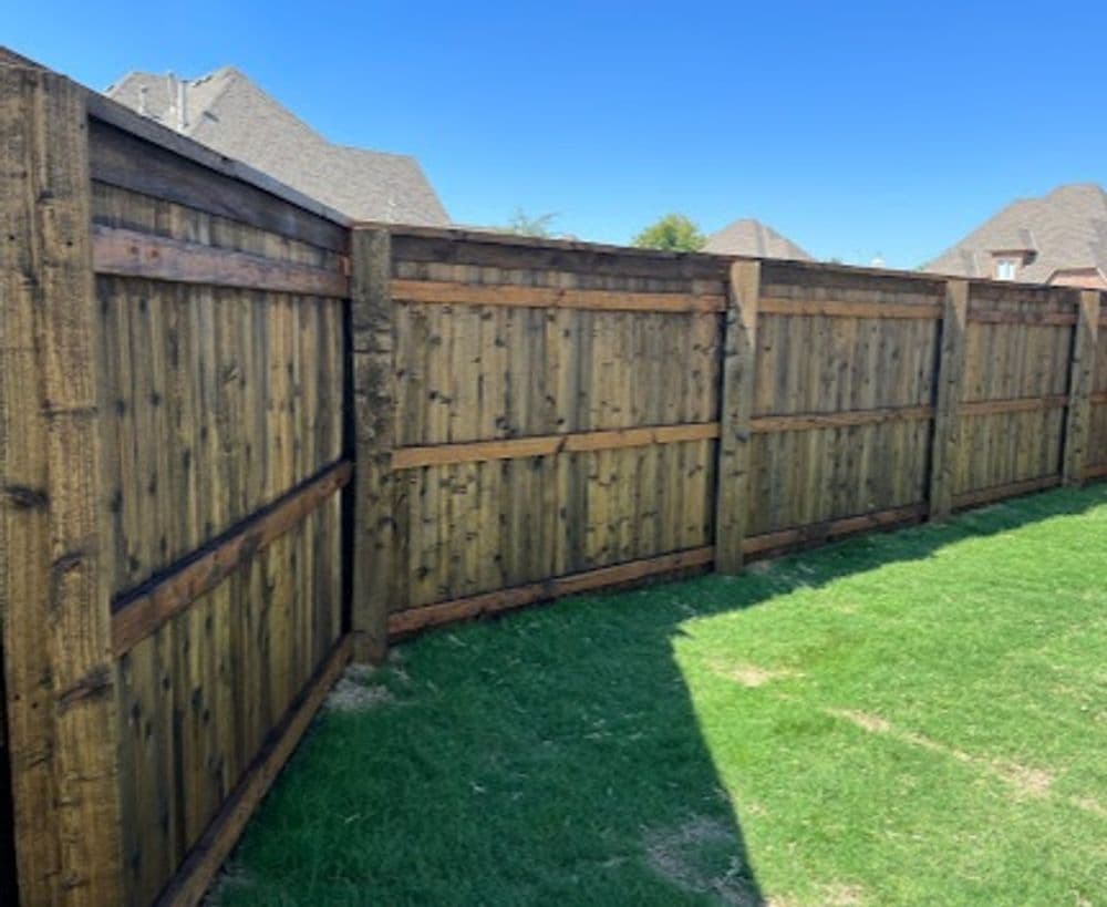 Gallery photos for Revitalize Your Fence with Stunning Staining: Image #115